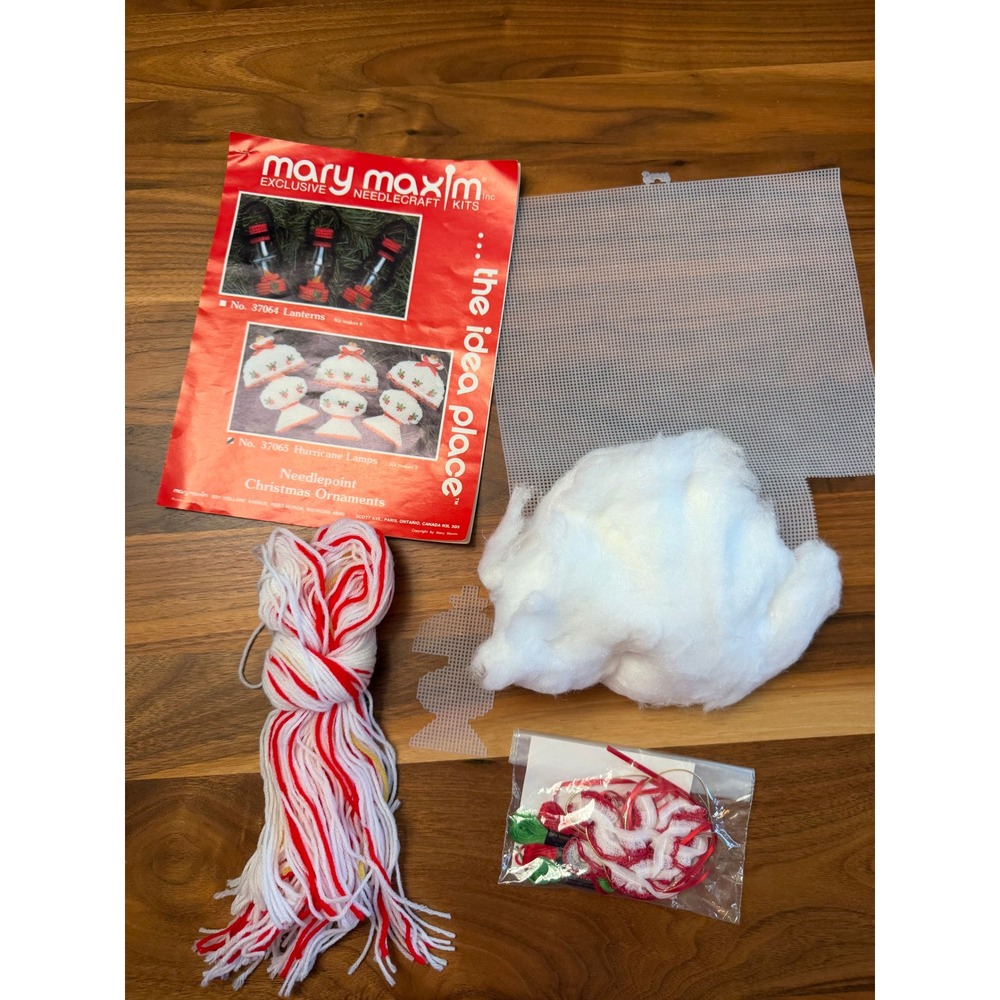 VTG Mary Maxim Plastic Canvas Needlepoint Ornament Kit Makes 5 Retro Lamps